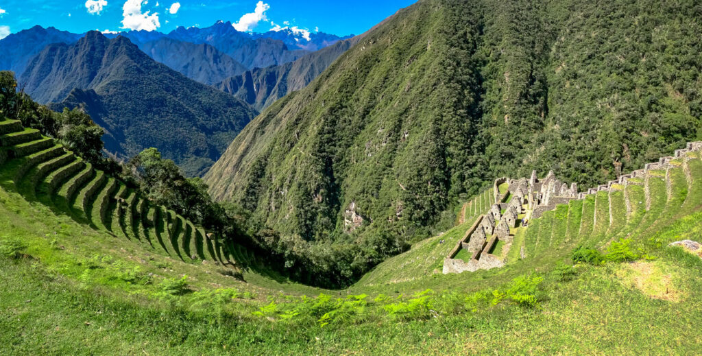 Short-Inca-Trail-passing-by-winay-huayna-1